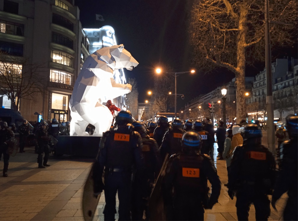 Manif du Convoi de la LIberté sur les Champs Elysées