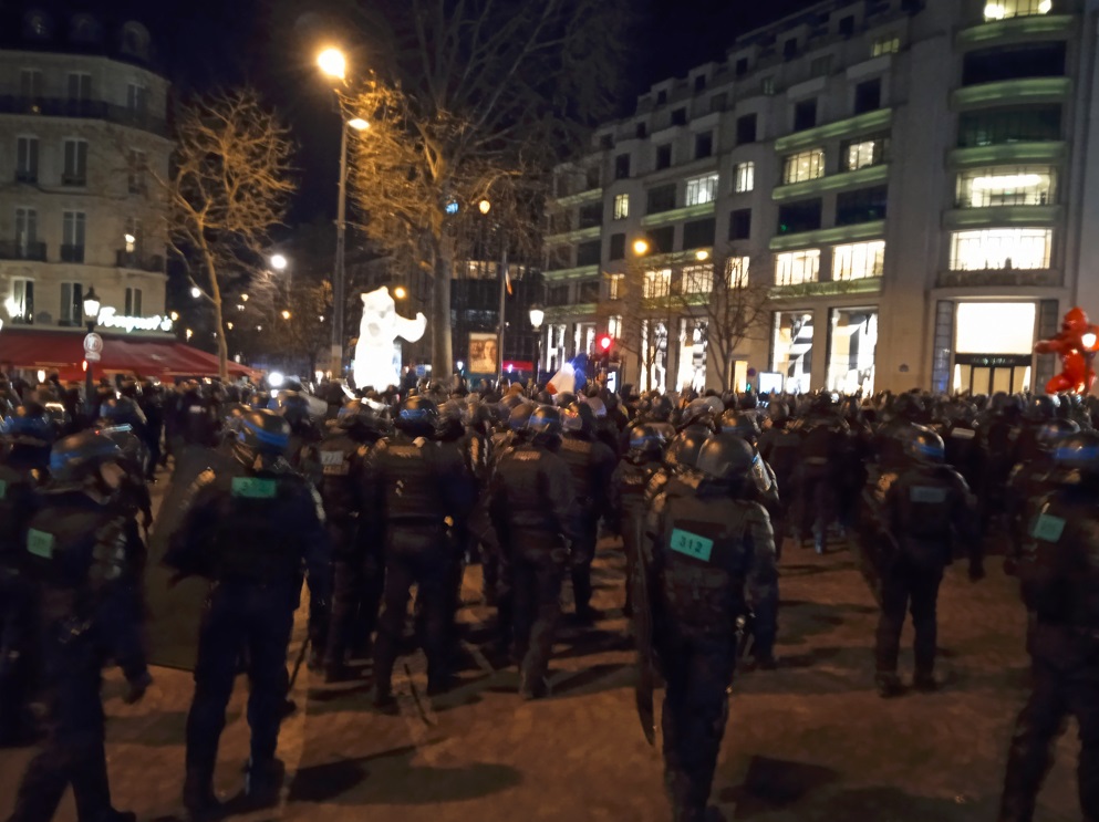 Manif du Convoi de la LIberté sur les Champs Elysées